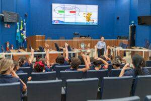 Escola do Legislativo retoma visitas guiadas