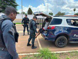 TRÊS LAGOAS: Surtado, rapaz agride a mãe e destrói objetos de residência